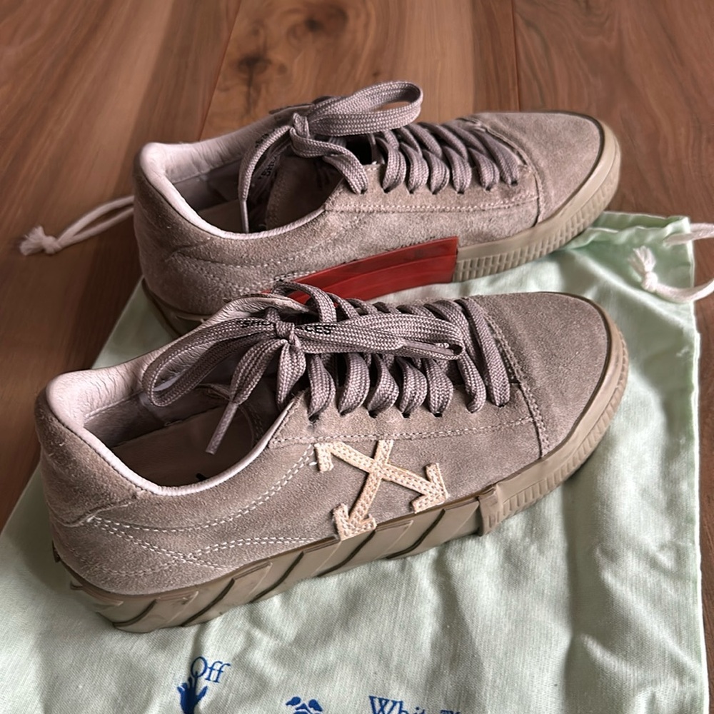 Off- White Low Vulcanized Suede Beige Shoes